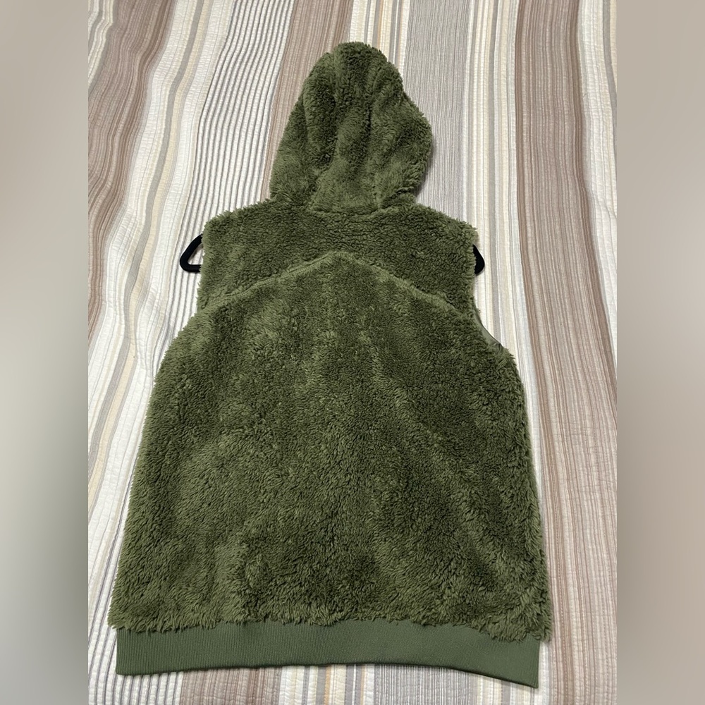 Zyia olive vest